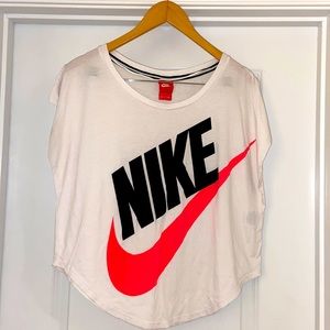 ✨HP✨ Nike cropped T-shirt